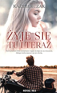 Żyje się tu i teraz - Kaźmierczak Katarzyna - ebook + audiobook + książka