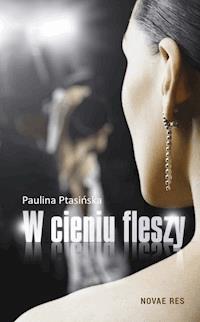 W cieniu fleszy - Paulina Ptasińska - ebook